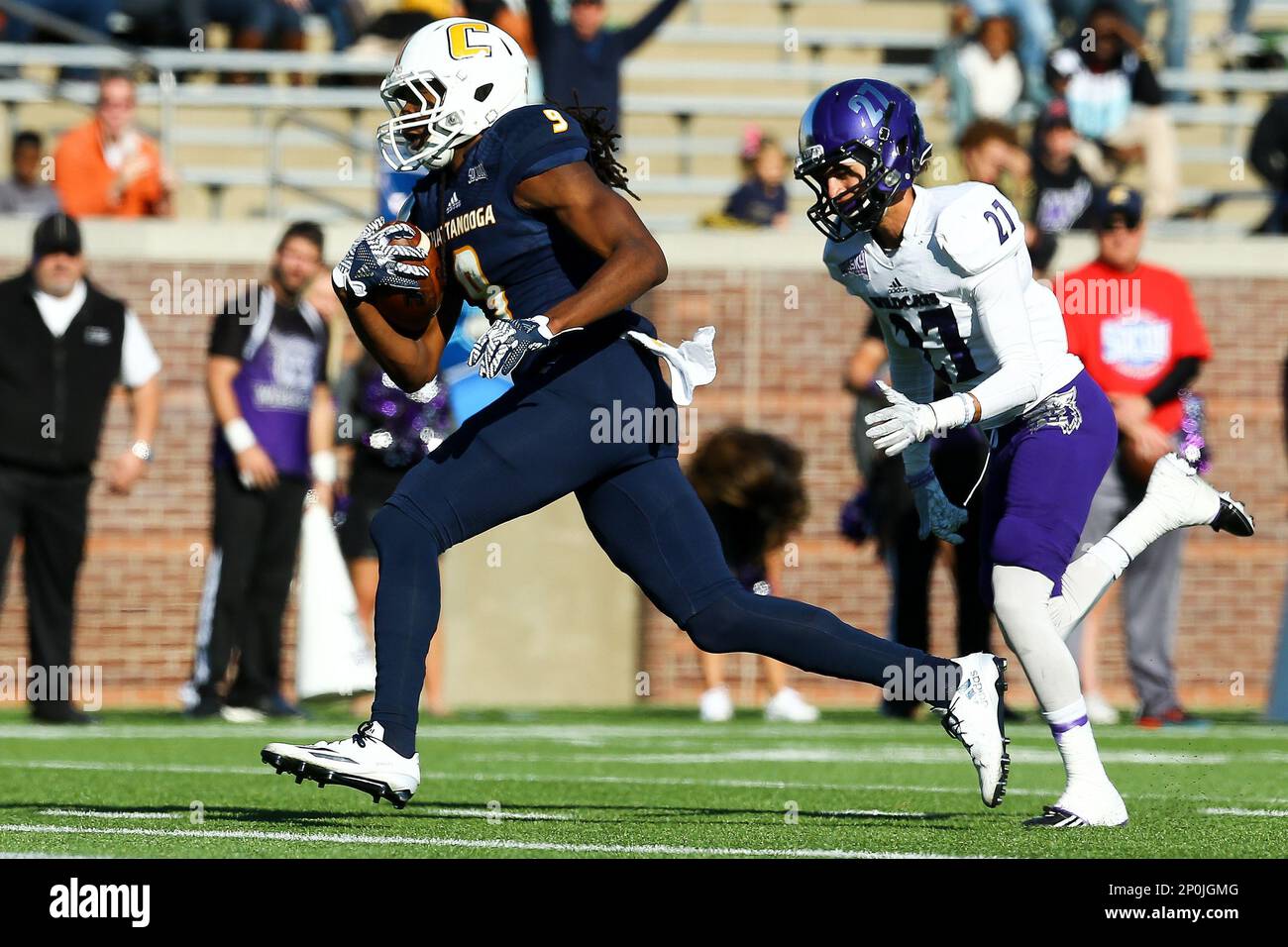 CHATTANOOGA, TN - NOVEMBER 26: of the NCAA Football Championship Series game between the Weber State Wildcats and the UT Chattanooga Mocs on November 26, 2016, at Finley Stadium in Chattanooga, TN. Chattanooga will move on to the second round after defeating Weber State 45-14. (Photo by Frank Mattia/Icon Sportswire) (Icon Sportswire via AP Images) Stockfoto