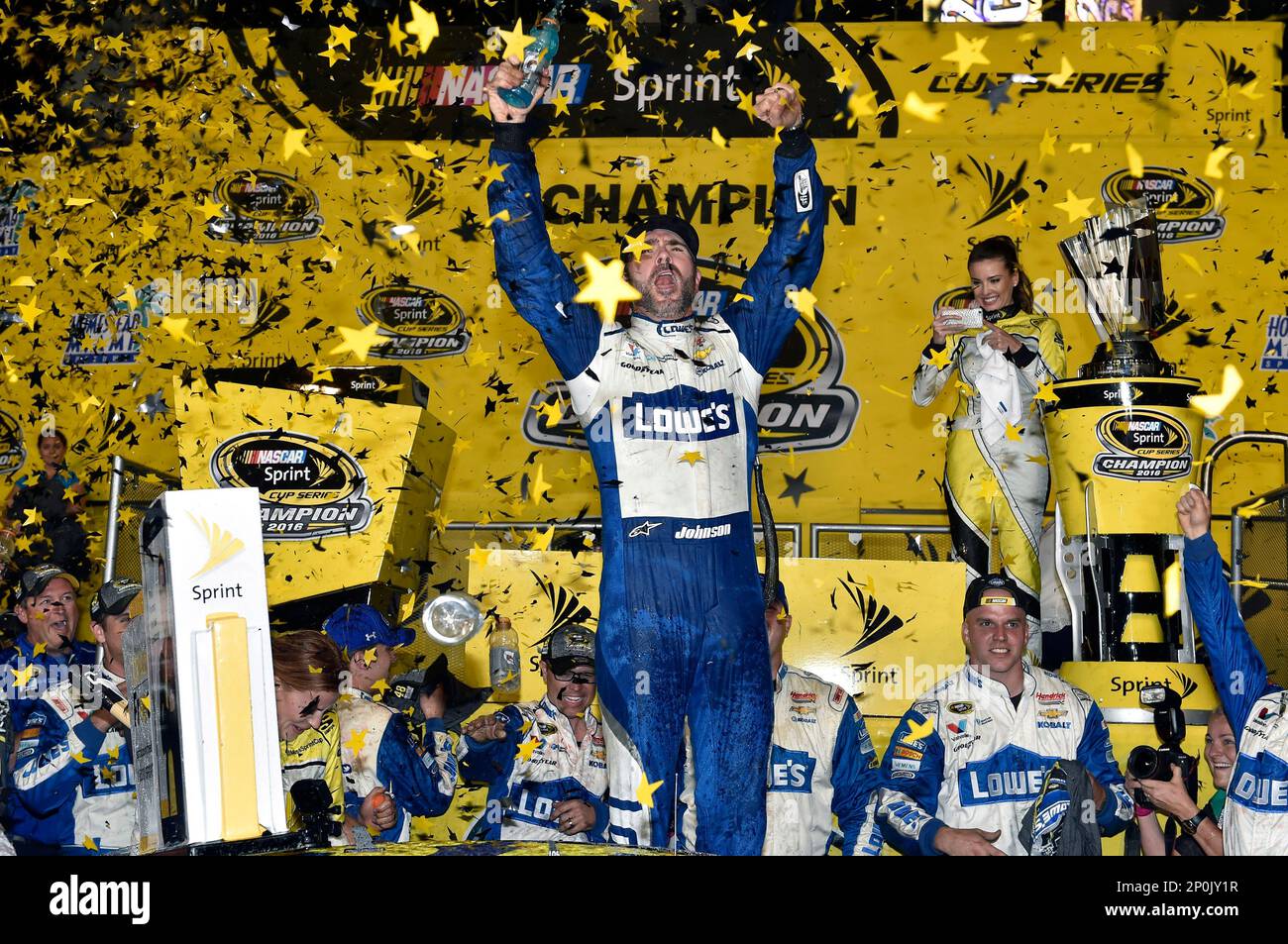 during the NASCAR Sprint Cup Series Ford Ecoboost 400 auto race at Homestead-Miami Speedway, Saturday, Nov. 19, 2016, in Homestead Fla. Nigel Kinrade/NKP via AP) MANDATORY CREDIT Stockfoto