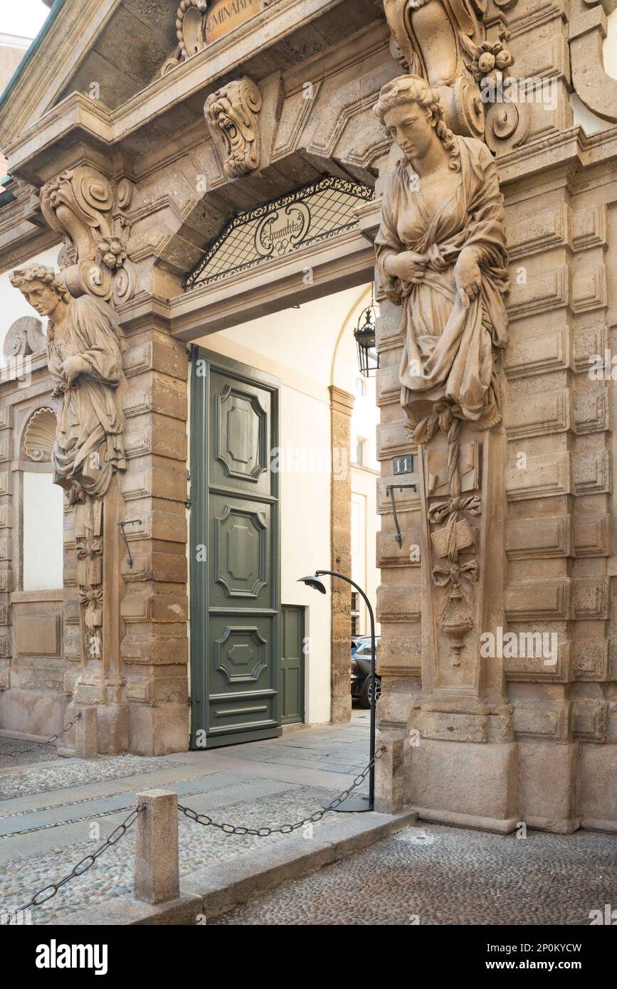Italien, Lombardei, Mailand, ehemaliges Seminar des Erzbischofs, Eingangsportal von Francesco Maria Richini Datum 1630 Stockfoto