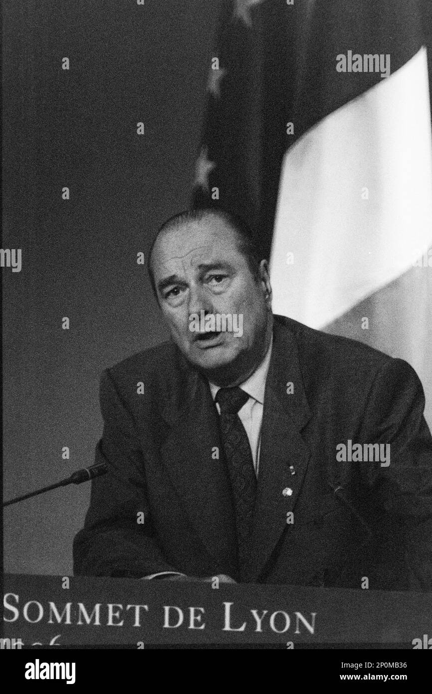 Archive 90ies: Französischer Staatspräsident Jacques Chirac nimmt an Pressekonferenz, G7-Gipfel, Lyon, Frankreich Stockfoto