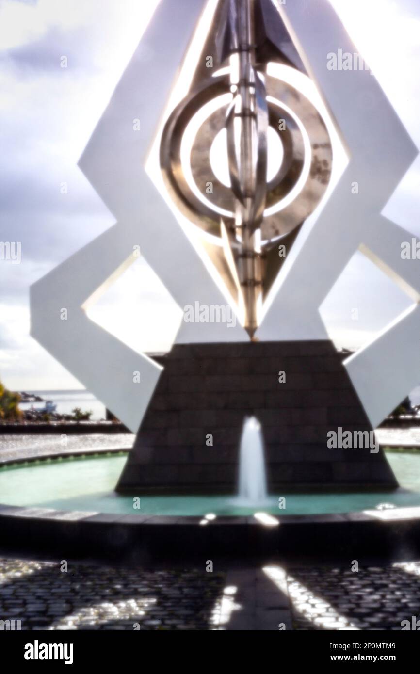 Neu, altersbeständig, digitales Zeitalter, ohne Objektiv, hohe Auflösung, Lochbild der Windskulptur von Cesar Manrique, Santa Cruz de Teneriffa, Kanarische Inseln Stockfoto