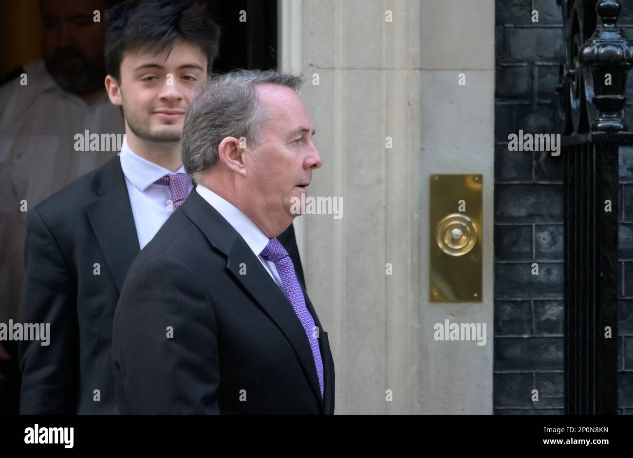 Dr. Liam Fox MP (Con: North Somerset) verlässt die Downing Street nach einer Sitzung in Nr. 10, Februar 2023 Stockfoto