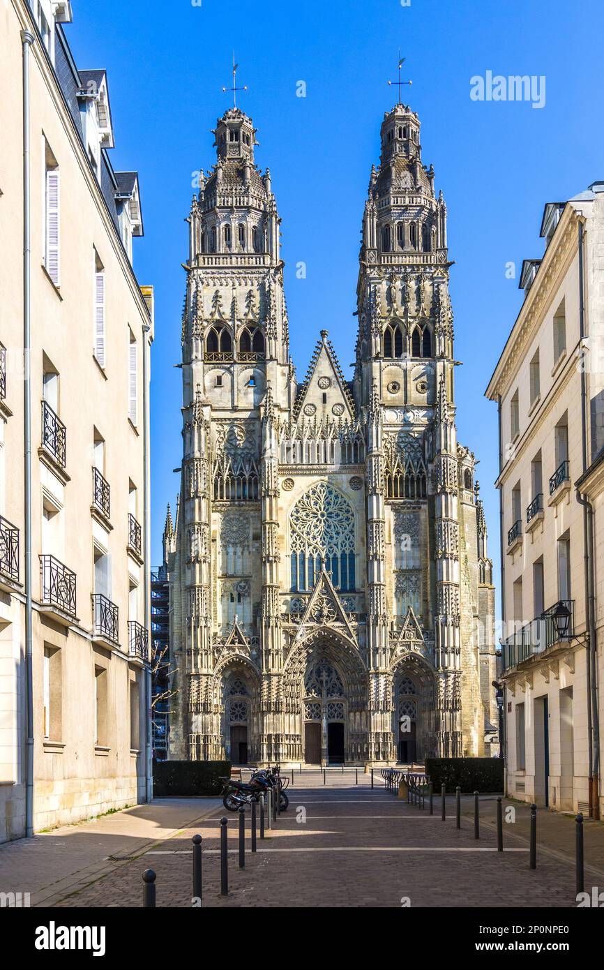 Westfassade der Kathedrale Saint Gatien im französischen Renaissance-Stil aus dem 13./16. Jahrhundert, Tours, Indre-et-Loire, Frankreich. Stockfoto