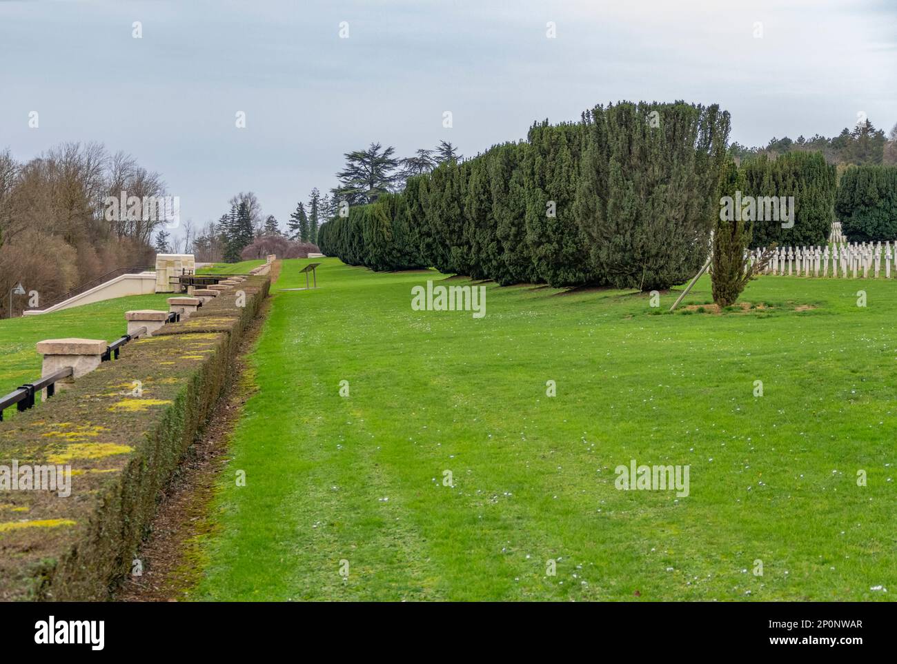 Landschaft rund um das Douaumont-Ossarium, ein Denkmal in der Nähe von Verdun in Frankreich Stockfoto