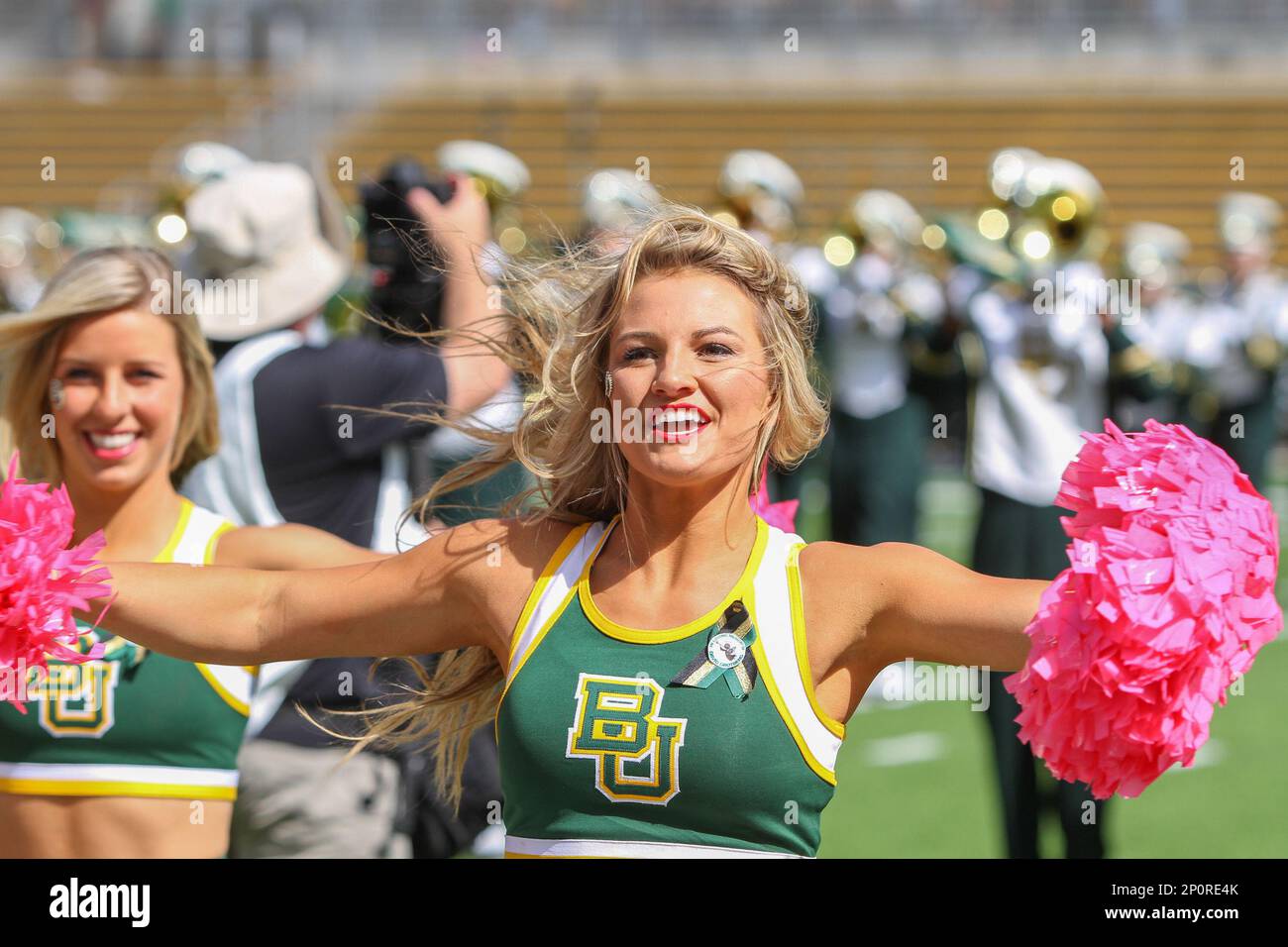 October 15, 2016: Baylor Bears cheerleaders during the game between Baylor University and Kansas at McLane Stadium in Waco, TX (Photo by George Walker/Icon Sportswire) (Icon Sportswire via AP Images) Stockfoto