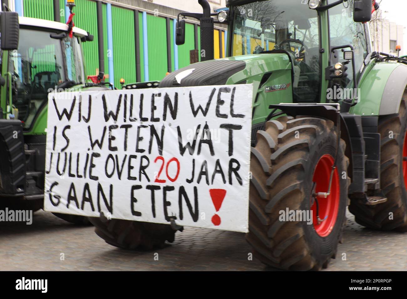 Brüssel, Den 03. März 2023 Am Freitag, den 03. März 2023, versammeln sich flämische Landwirte mit ihren Traktoren in Brüssel, um gegen die vorgeschlagenen neuen Vorschriften zur Senkung der Stickstoffemissionen zu protestieren. Die flämische Regierung diskutiert über Maßnahmen zur Verringerung der Emissionen der Industrie und des Agrarsektors. BELGA FOTO HATIM KAGHAT Stockfoto