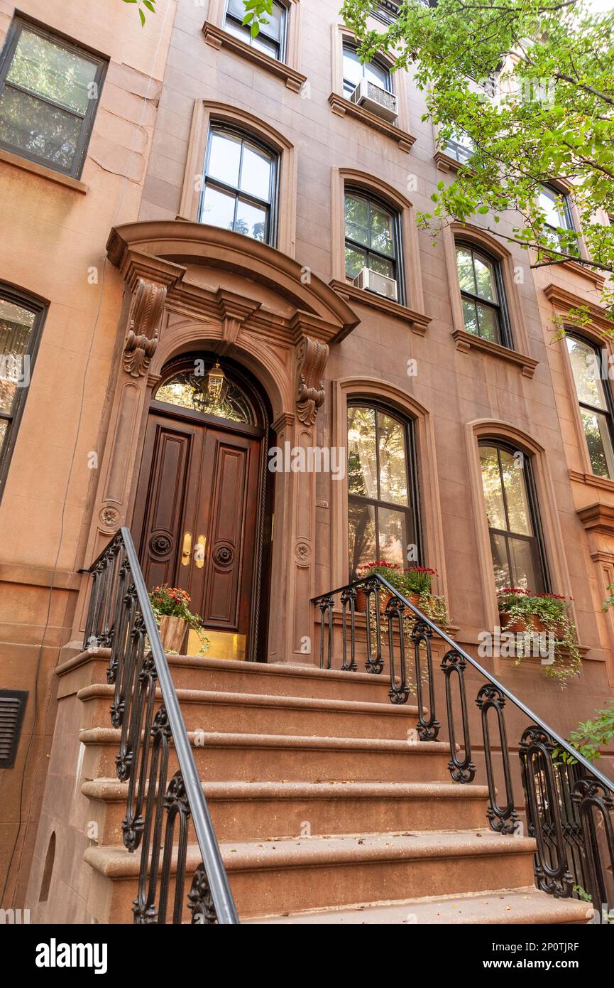 Carrie Bradshaws Stadthaus-Apartment aus Sex and the City in der Perry Street, Greenwich Village, New York City, USA Stockfoto
