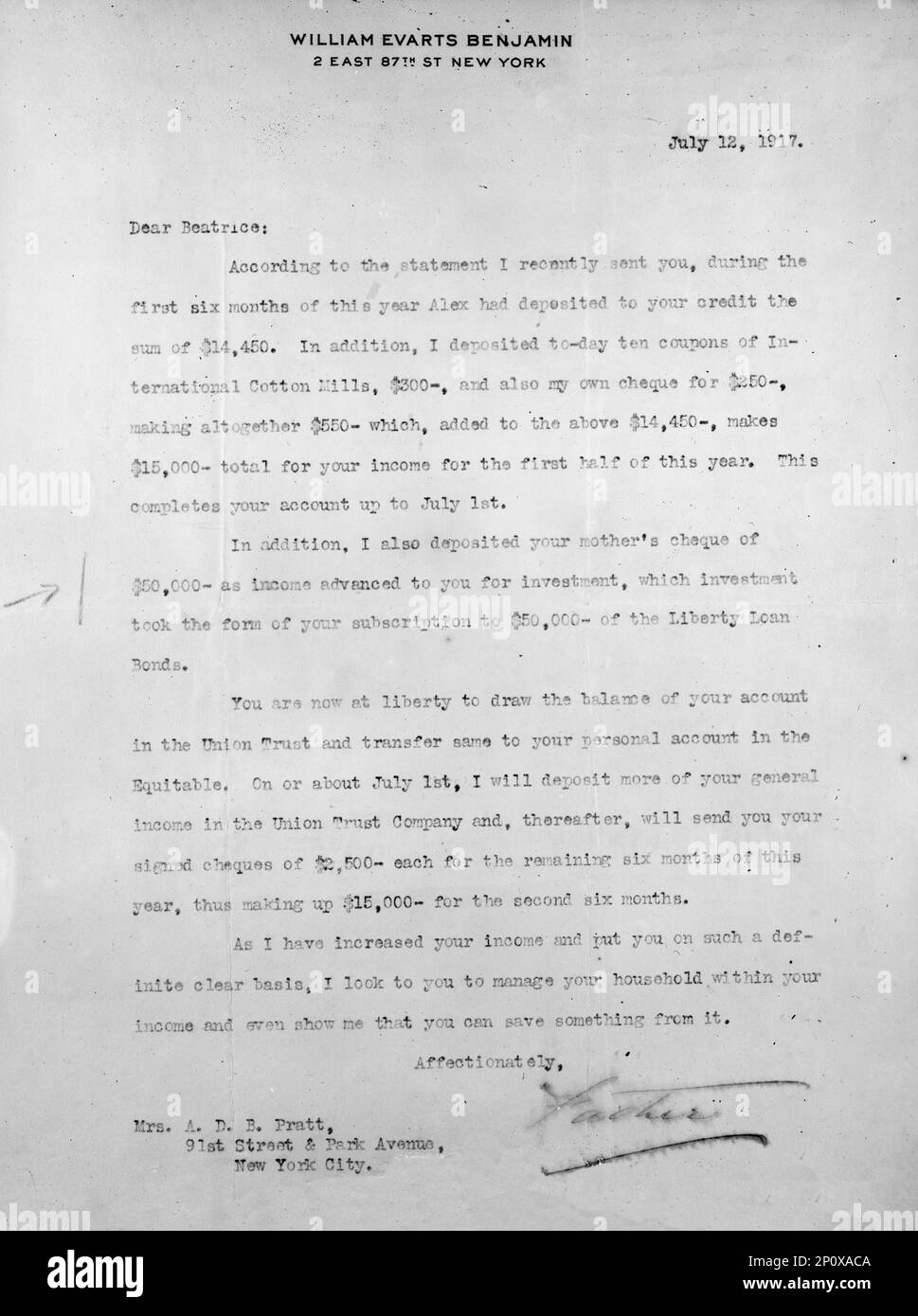 Brief an Mrs. A.D.B. Pratt vom Herausgeber und Sammler William Evarts Benjamin, 12. Juli 1917. Liebe Beatrice, laut der Aussage, die ich Ihnen kürzlich geschickt habe, hatte Alex in den ersten sechs Monaten dieses Jahres die Summe von 14.450 Dollar auf Ihr Guthaben eingezahlt. Außerdem habe ich bis heute zehn Coupons für International Cotton Mills eingespart, 300 Dollar... Und auch mein eigener Scheck über 250 Dollar, der zusammen 550 Dollar verdiente, was zusammen mit den oben genannten 14,450 Dollar 15.000 Dollar für Ihr Einkommen in der ersten Hälfte dieses Jahres ergibt... Ich habe auch den Scheck Ihrer Mutter über 50.000 Dollar eingezahlt... Sie können jetzt den Rest davon ziehen Stockfoto