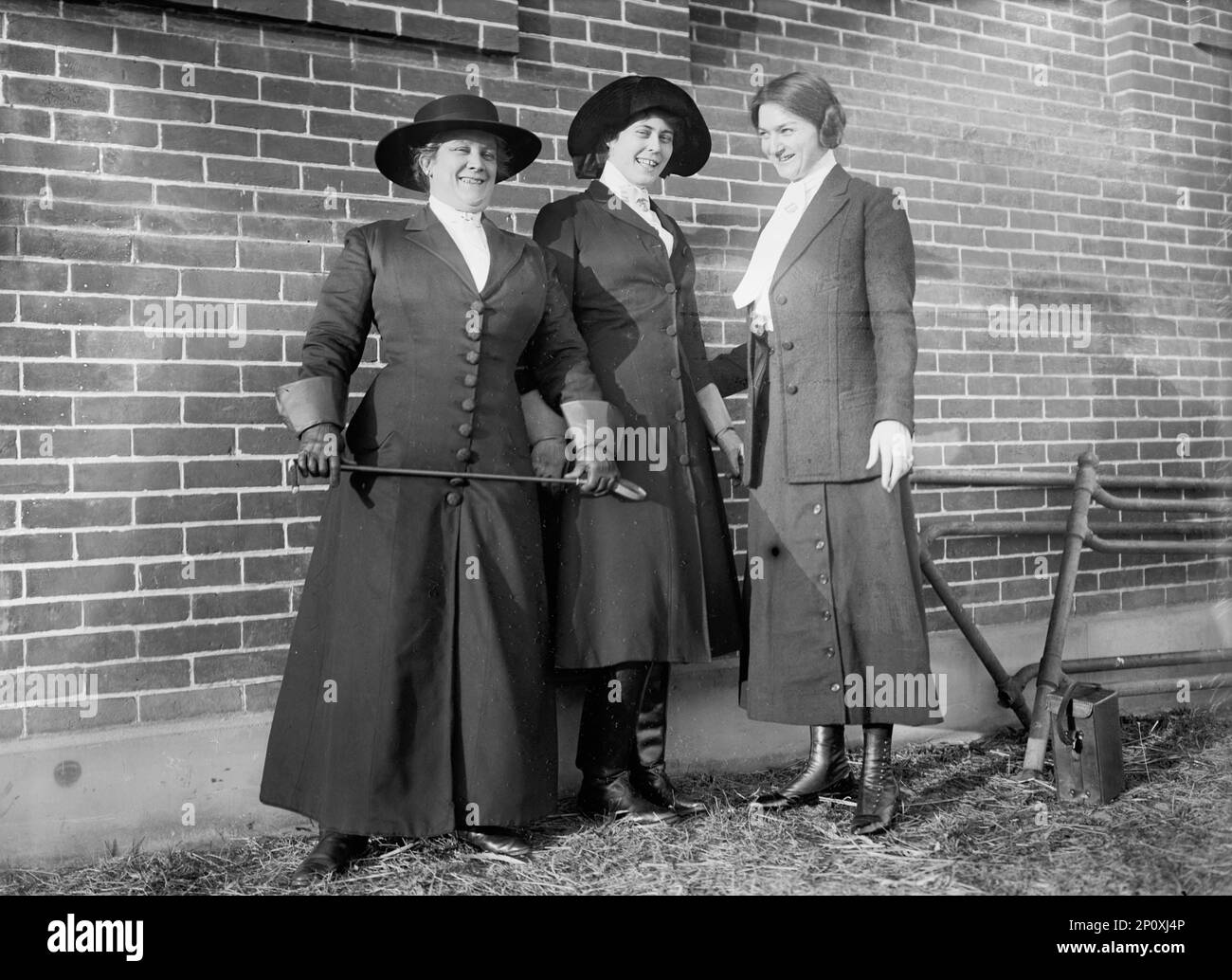 Die Suffragisten Mrs. Russell M. McLennan und Mrs. R.C. Burleson, 1913. Stockfoto