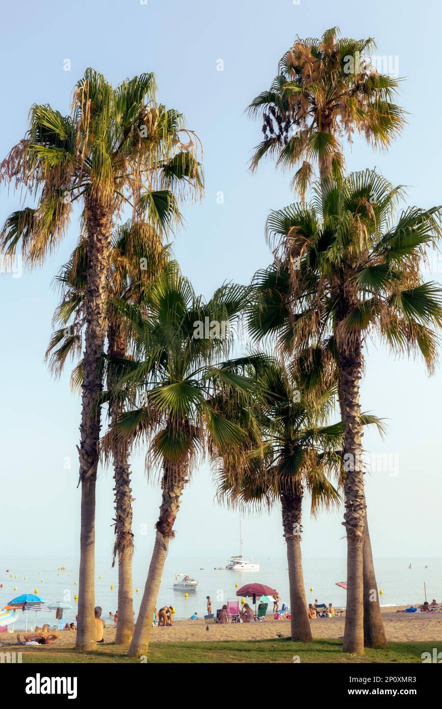 Der Strand von La Cala de Mijas, Costa del Sol, Provinz Malaga, Andalusien, Südspanien. Stockfoto