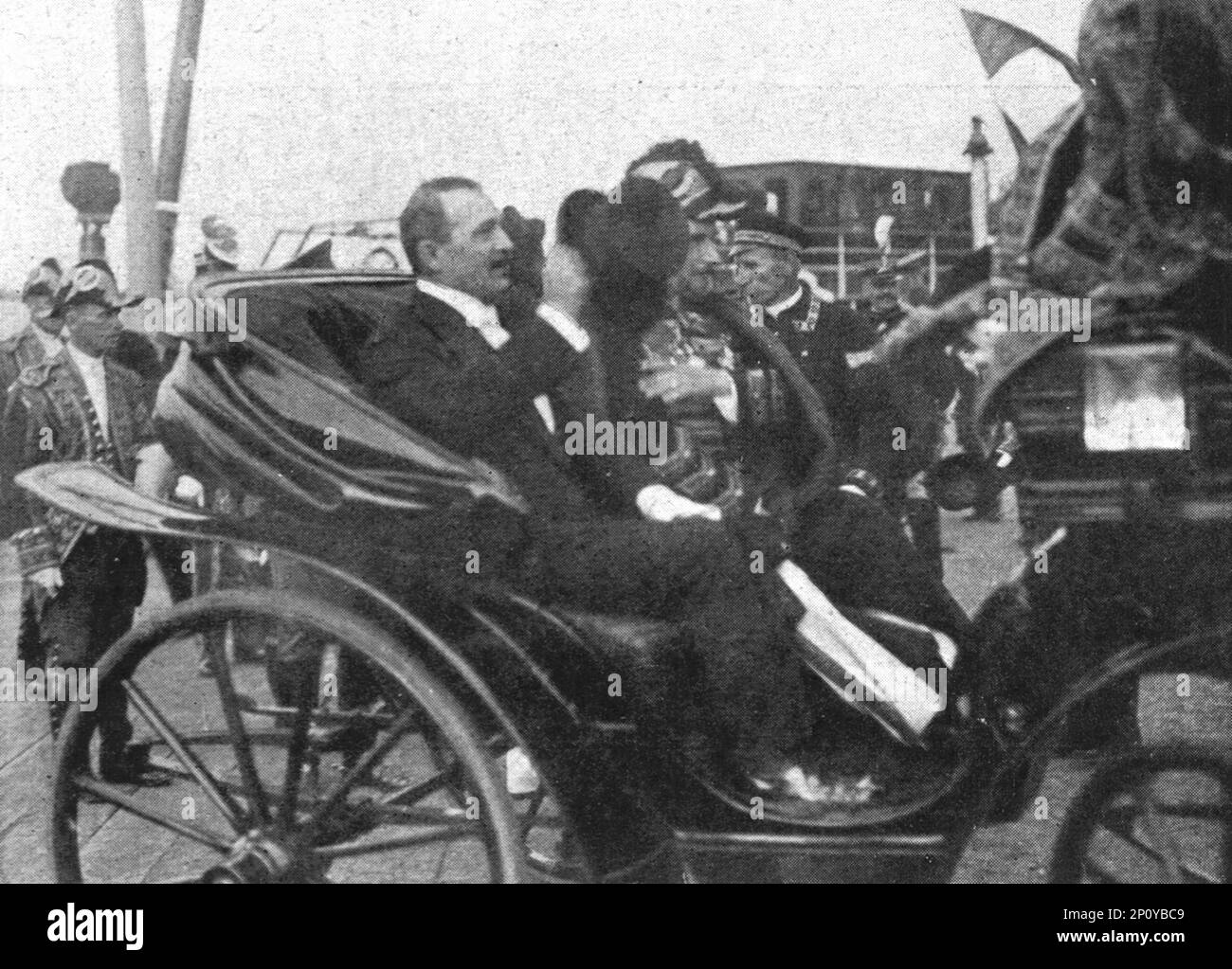 "Le President de la Republique en Russie; Les ministres des Affaires etrangeres de France et de Russie, M Viviani, President du Conseil, et M Sazonof". Aus „L'Album de la Guerre 1914-1919, Volume I“ [L'Illustration, Paris, 1924]. Stockfoto