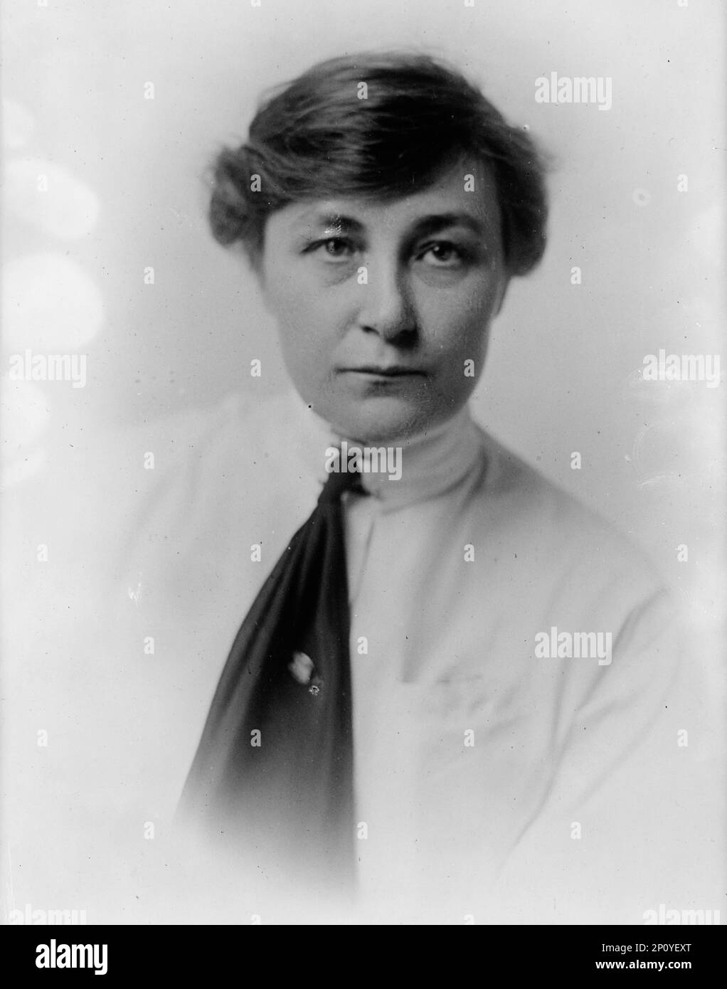 Jessie L. Simpson, 1917. Mitglied des US-Senats, 1916 zum Sekretär des Ausschusses für auswärtige Beziehungen ernannt. Simpson war damals die zweithöchste bezahlte Frau in der Bundesregierung. Stockfoto