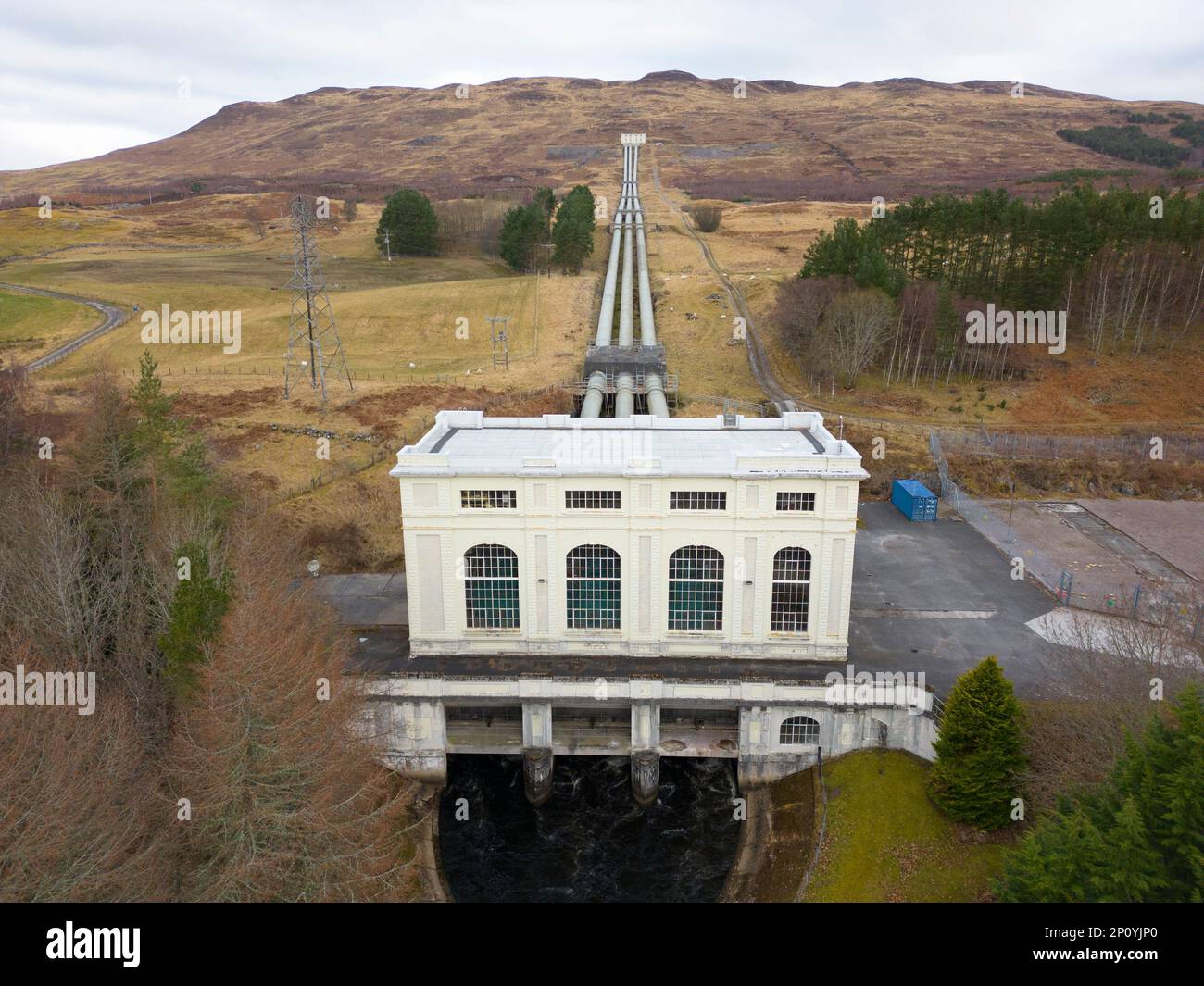 Luftaufnahme des Rannoch Kraftwerks ein Wasserkraftwerk auf Loch Rannoch , Perth und Kinross Scotland, Großbritannien Stockfoto