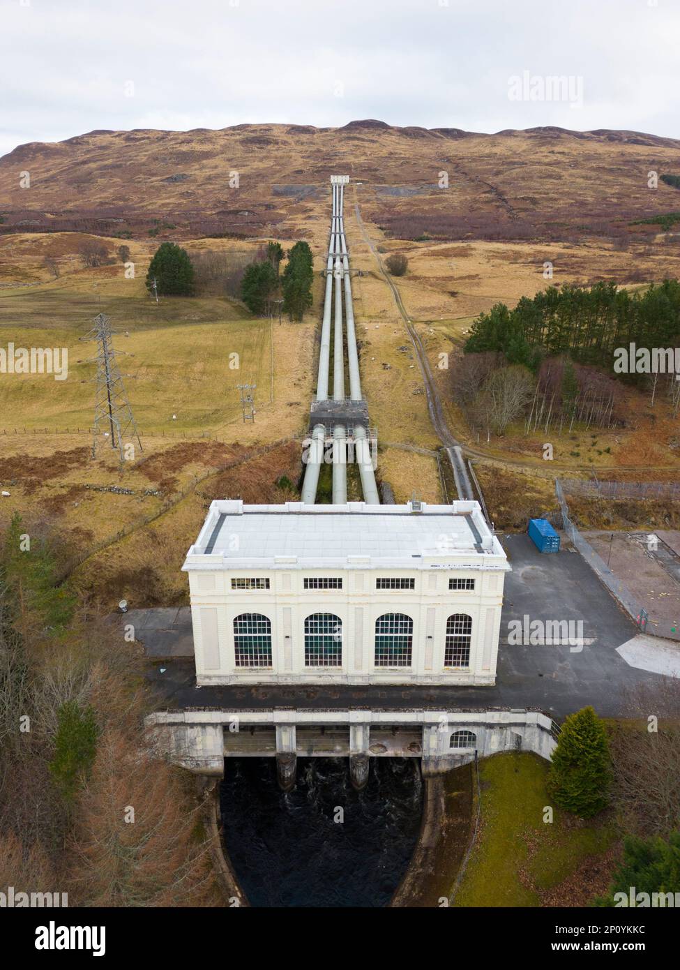 Luftaufnahme des Rannoch Kraftwerks ein Wasserkraftwerk auf Loch Rannoch , Perth und Kinross Scotland, Großbritannien Stockfoto