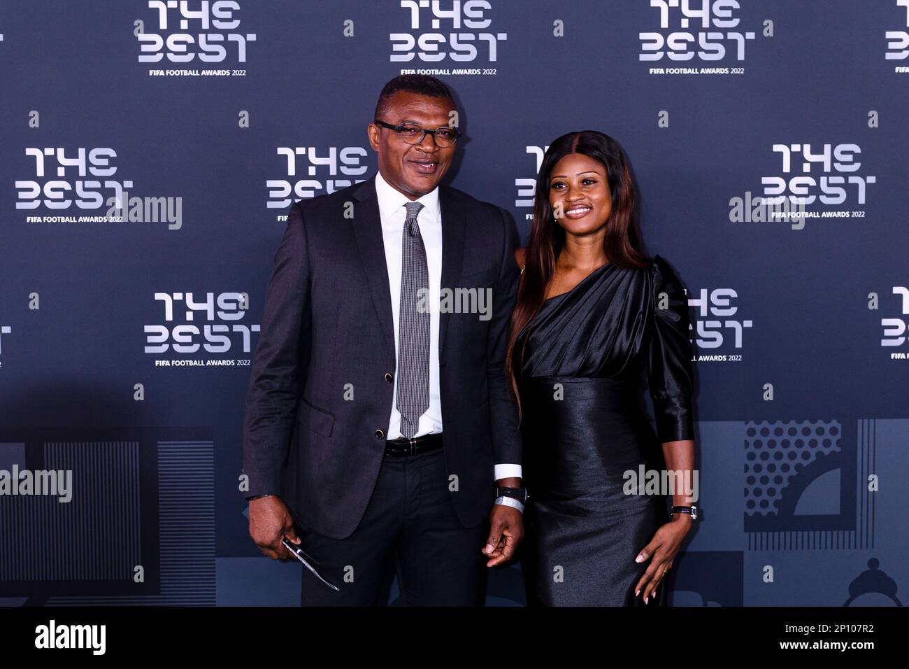 Paris, Frankreich – Februar 27: Frankreich der ehemalige Fußballer Marcel Desailly posiert bei der Ankunft des Grünen Teppichs vor den Best FIFA Football Awards 2022 am 27. Februar 2023 in Paris, Frankreich. (Foto: Marcio Machado) (Foto: Eurasia Sport Images/Just Pictures/Sipa USA) Stockfoto