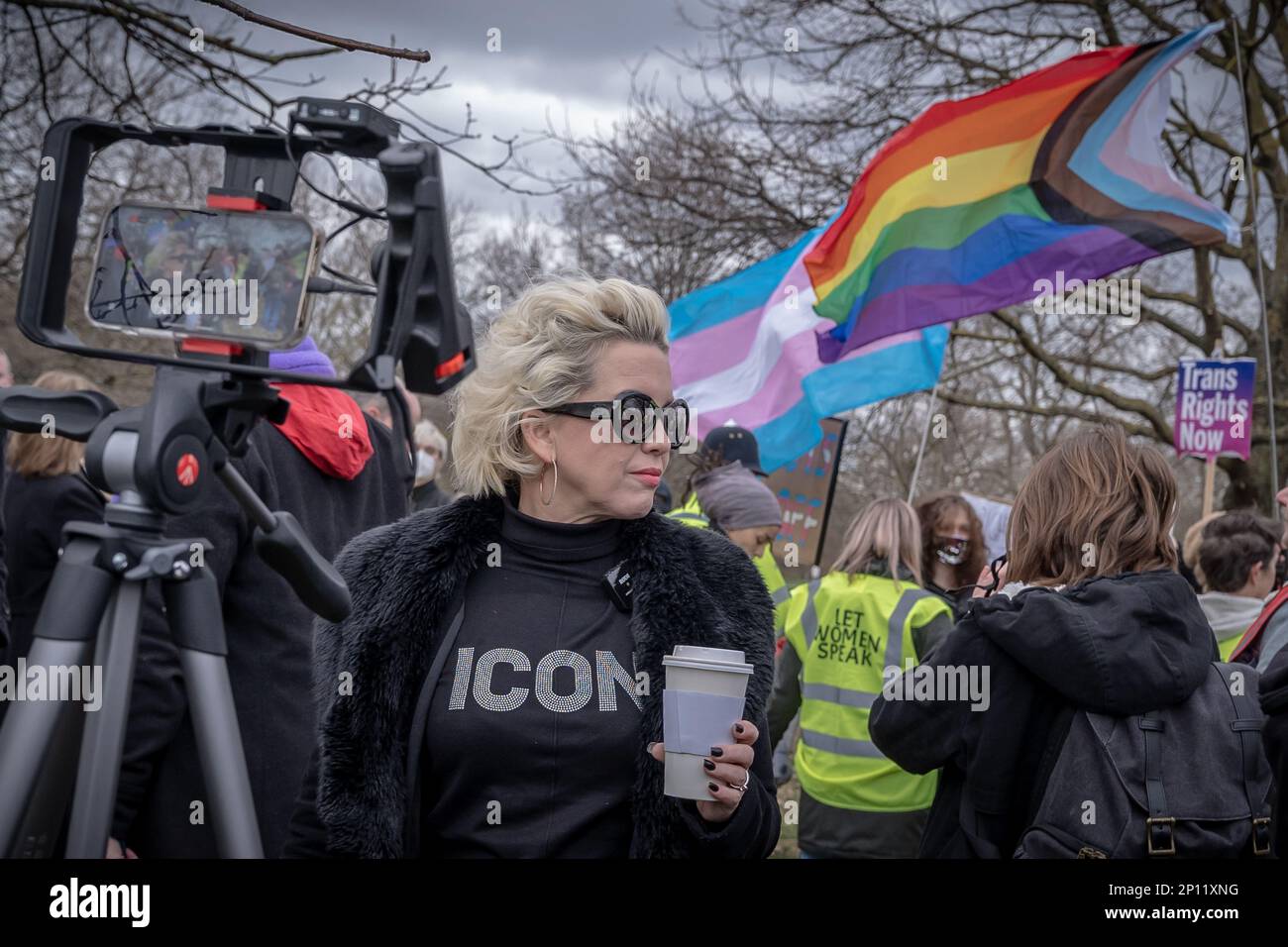 Kellie-Jay Keen-Minshull trifft sich mit anderen Feministen in der Nähe des Reformers' Tree in Hyde Park, London, Großbritannien. Stockfoto