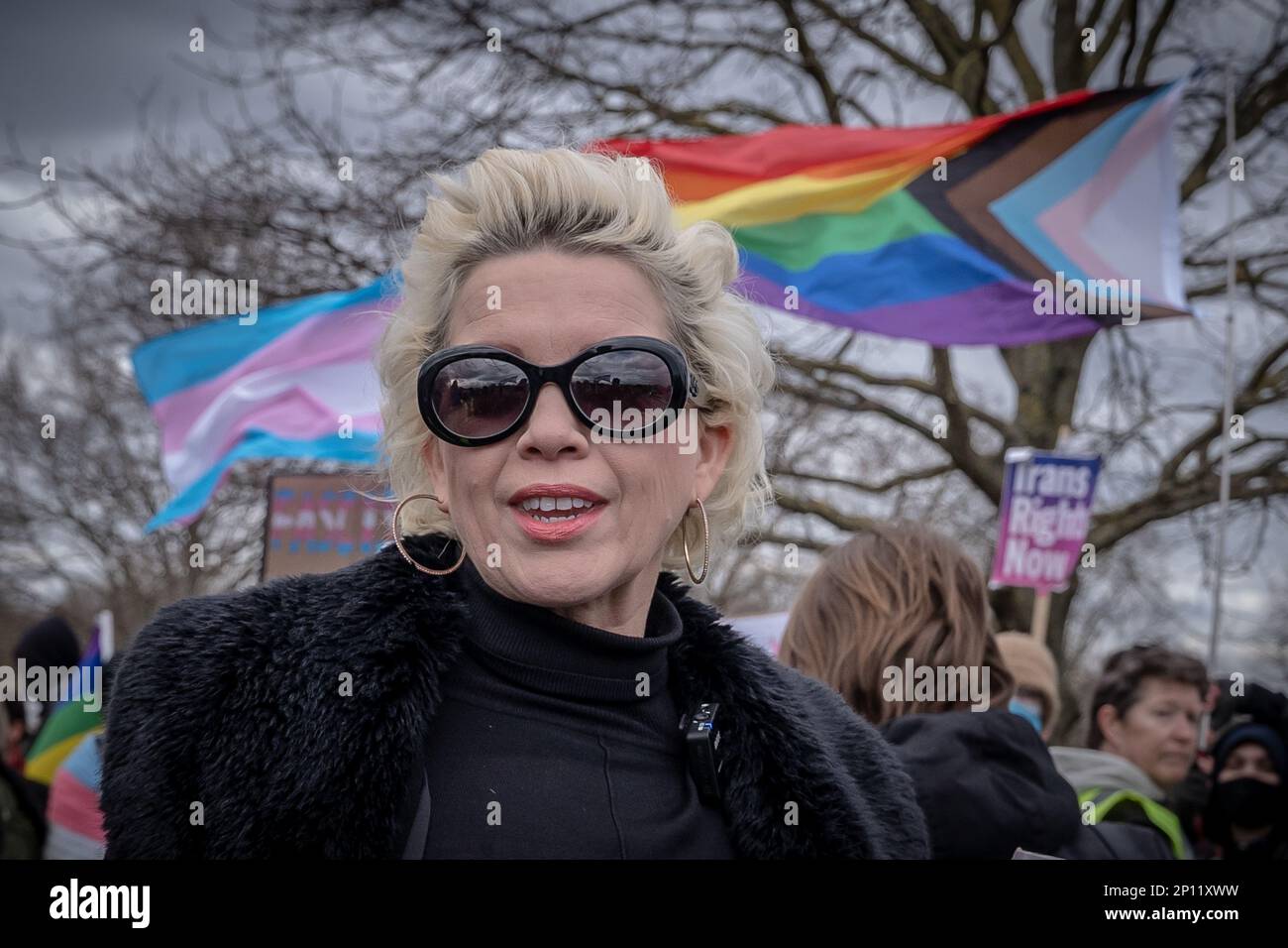 Kellie-Jay Keen-Minshull trifft sich mit anderen Feministen in der Nähe des Reformers' Tree in Hyde Park, London, Großbritannien. Stockfoto