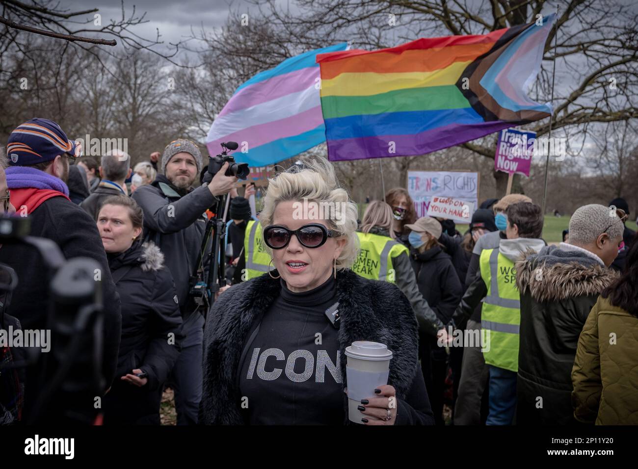 Kellie-Jay Keen-Minshull trifft sich mit anderen Feministen in der Nähe des Reformers' Tree in Hyde Park, London, Großbritannien. Stockfoto