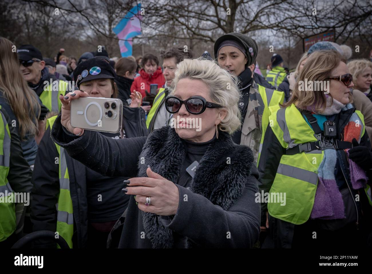 Kellie-Jay Keen-Minshull trifft sich mit anderen Feministen in der Nähe des Reformers' Tree in Hyde Park, London, Großbritannien. Stockfoto