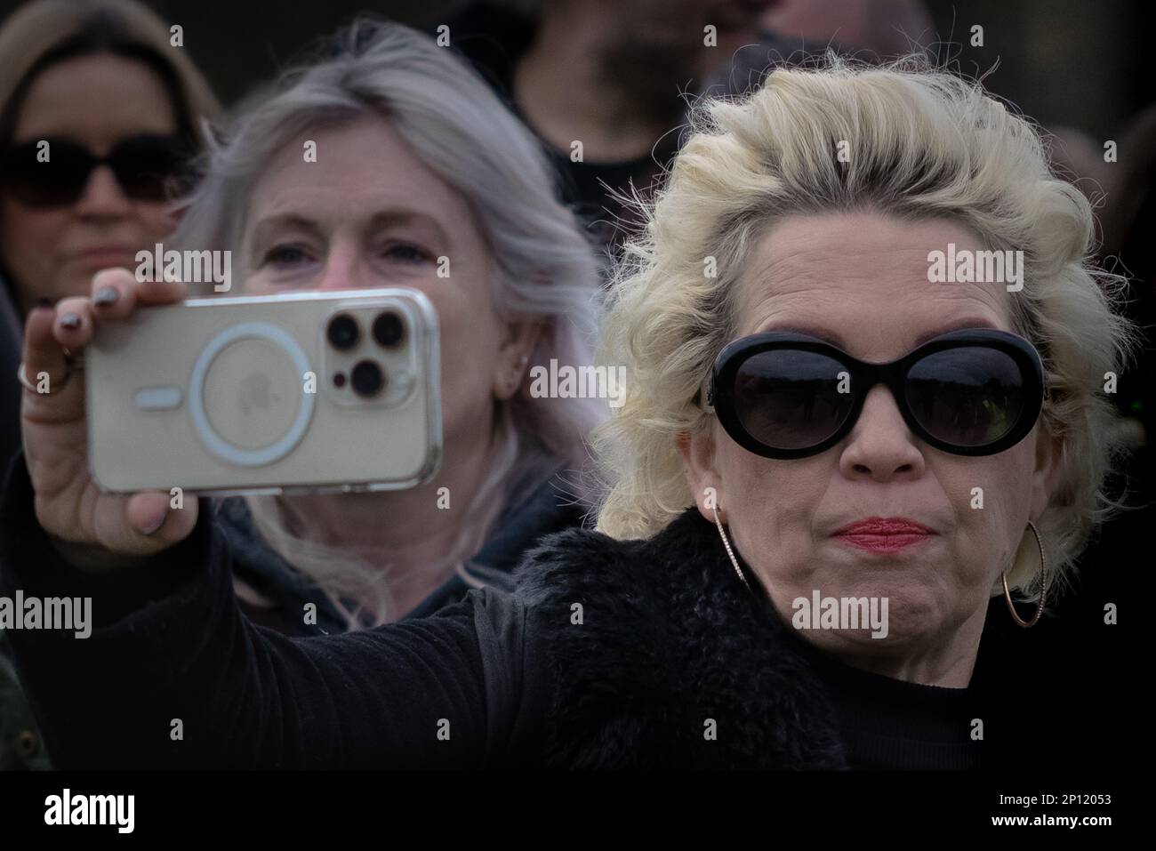 Kellie-Jay Keen-Minshull trifft sich mit anderen Feministen in der Nähe des Reformers' Tree in Hyde Park, London, Großbritannien. Stockfoto