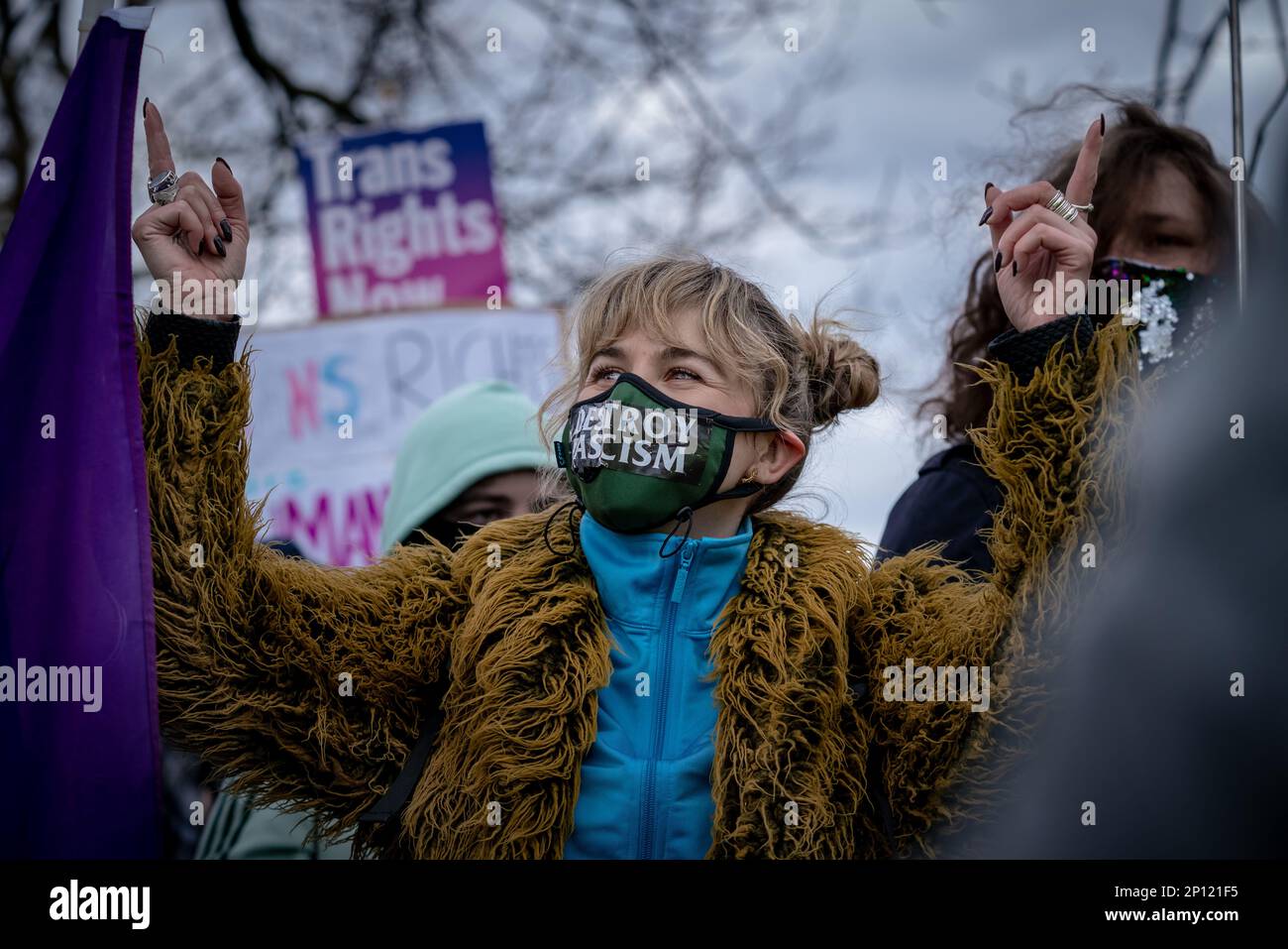 Kristina O’Connor (Tochter des verstorbenen Entertainers des O’Connor) schließt sich den Aktivisten für Transgender-Rechte gegen sich versendende Feministinnen im Hyde Park, London, Vereinigtes Königreich an. Stockfoto