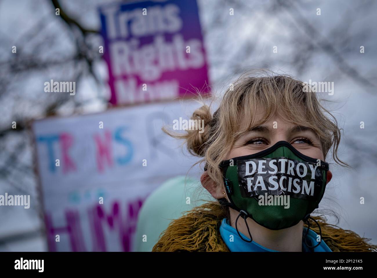 Kristina O’Connor (Tochter des verstorbenen Entertainers des O’Connor) schließt sich den Aktivisten für Transgender-Rechte gegen sich versendende Feministinnen im Hyde Park, London, Vereinigtes Königreich an. Stockfoto