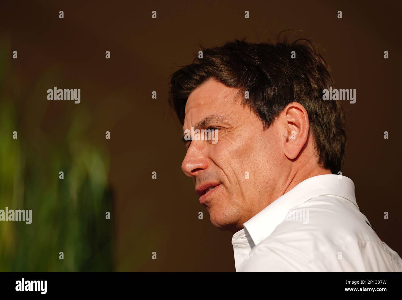 Mercedes Teamprinzip Toto Wolff während des Trainingstags des Bahrain Grand Prix auf der Bahrain International Circuit, Sakhir. Foto: Freitag, 3. März 2023. Stockfoto