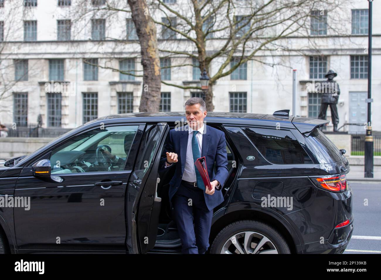 London, uk, 27., Feb, 2023. Mark Harper, Verkehrsminister, trifft im Kabinettsbüro ein Stockfoto