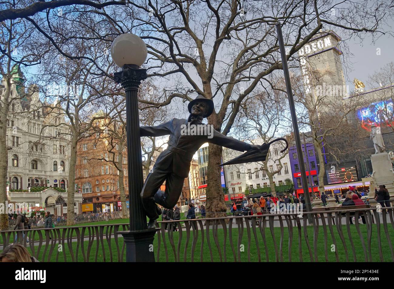 Sing in the Rain, Leicester Square, London, Großbritannien Stockfoto