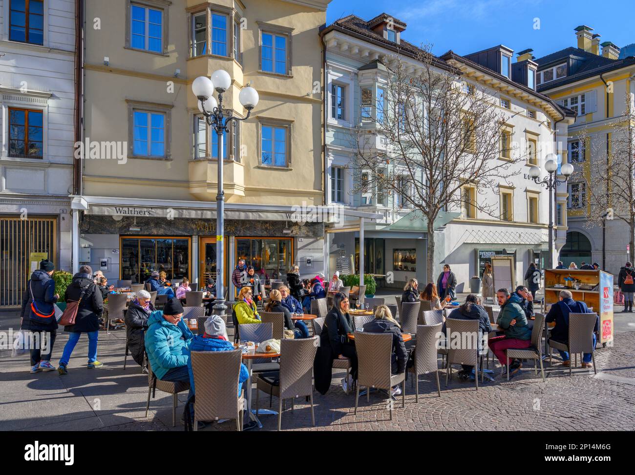 Walthers Cafe am Waltherplatz (Piazza Walther) im Zentrum von Bozen, Italien Stockfoto