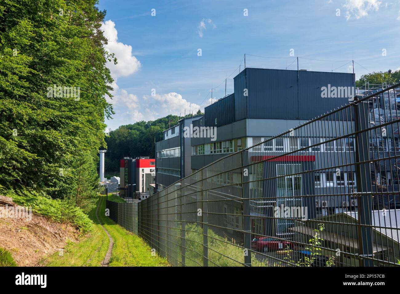 Marburg: Ehemaliger pharmazeutischer Hersteller der Behringwerke, heute Cluster von Biotechnologieunternehmen wie BioNTech in Lahntal, Hessen, Deutschland Stockfoto