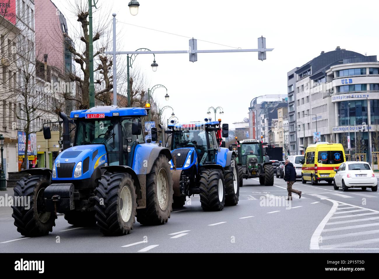 Brüssel, Belgien. 03. März 2023. Landwirte mit ihren Traktoren aus der nördlichen Region von Belgien nehmen am 3. März 2023 in Brüssel an einem Protest gegen einen neuen Plan der Regionalregierung zur Begrenzung der Stickstoffemissionen Teil. Kredit: ALEXANDROS MICHAILIDIS/Alamy Live News Stockfoto