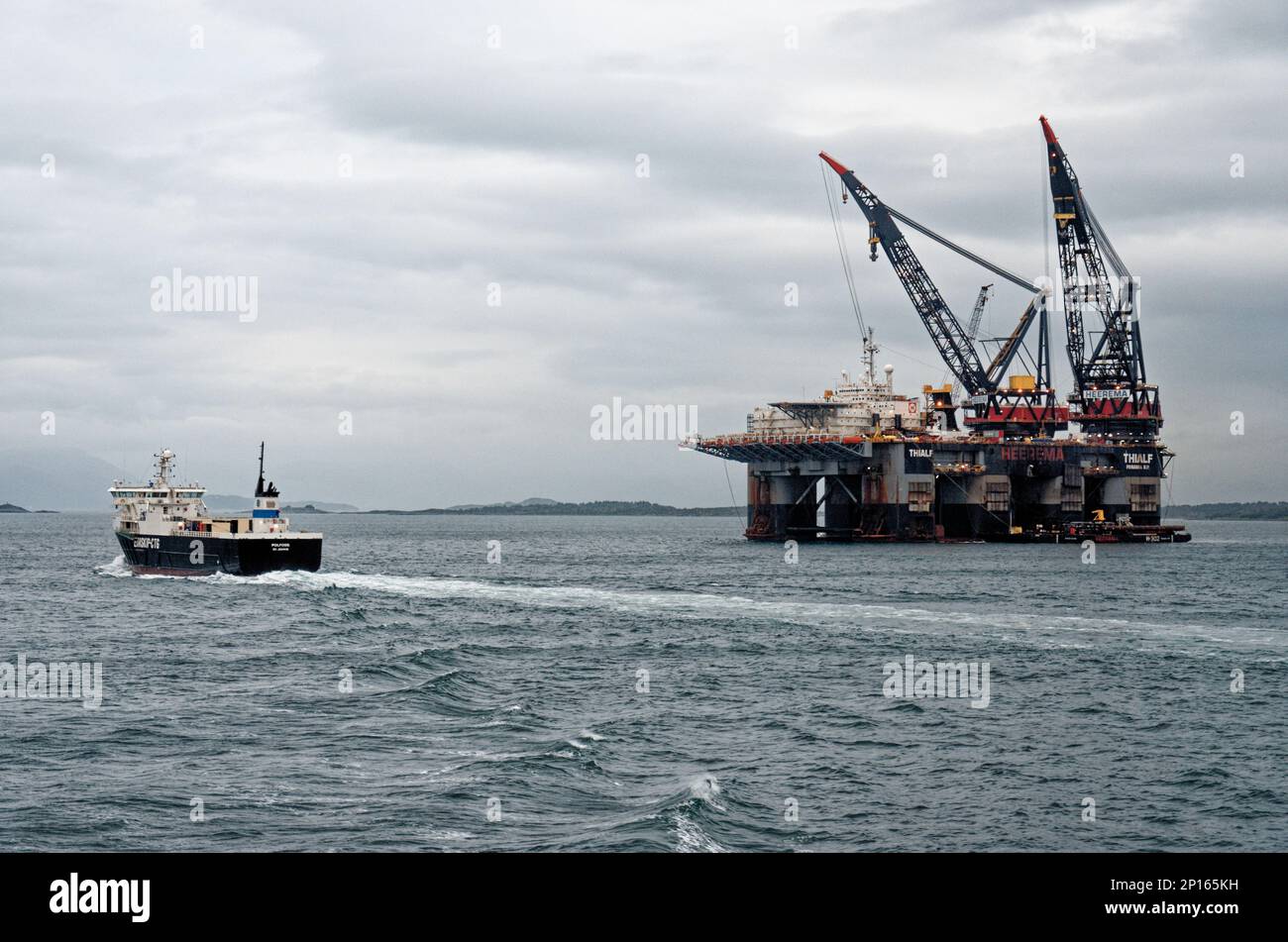 Thialf - das größte Tiefwasser-Bauschiff der Welt vor der Küste von Stavanger - Norwegen Stockfoto