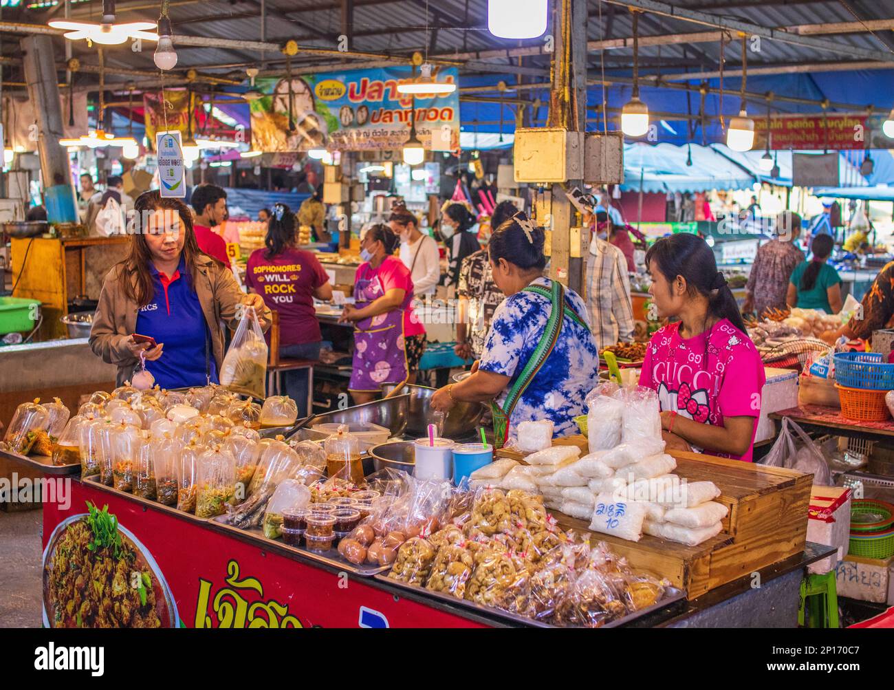 Momente eines Street Food Markts in Thailand Südostasien Stockfoto