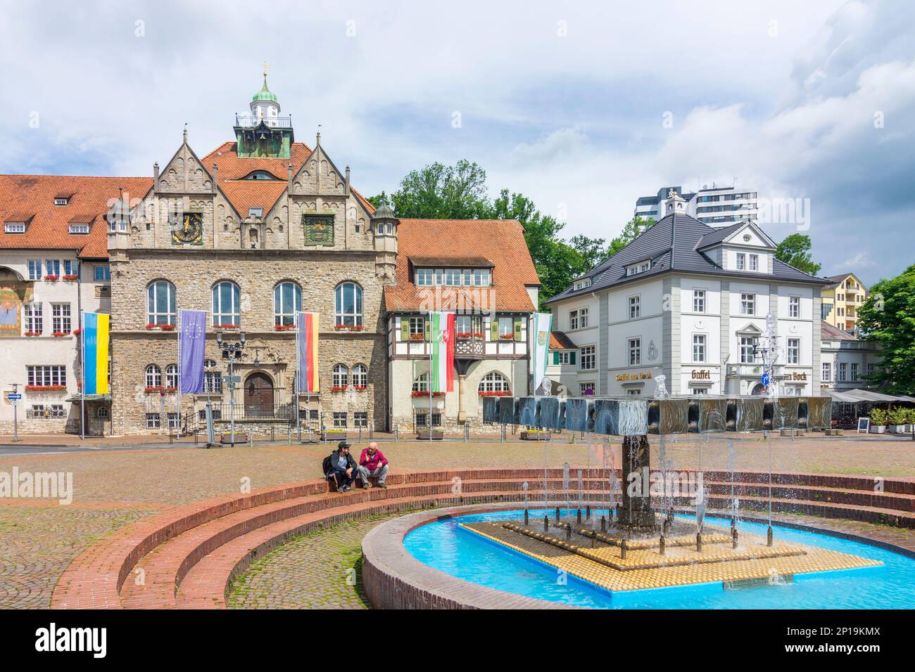 Bergisch Gladbach: Platz Konrad-Adenauer-Platz, Rathaus, Brunnen im Bergischen Land, Nordrhein-Westfalen, Nordrhein-Westfalen, Deutschland Stockfoto