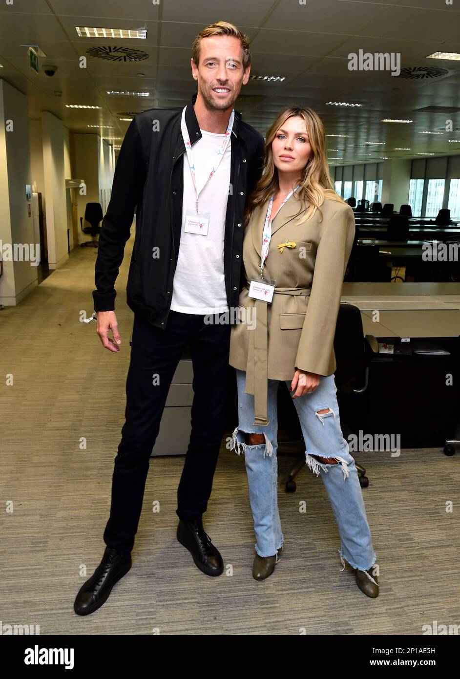 Aktenfoto vom 11. Oktober 09/19 von Abbey Clancy und Peter Crouch, wie Frau Clancy offengelegt hat, war sie gezwungen, das Datum ihrer Verlängerung des Gelübdes mit Ehemann Peter Crouch zu ändern, nachdem es mit dem WM-Finale kollidierte. Stockfoto