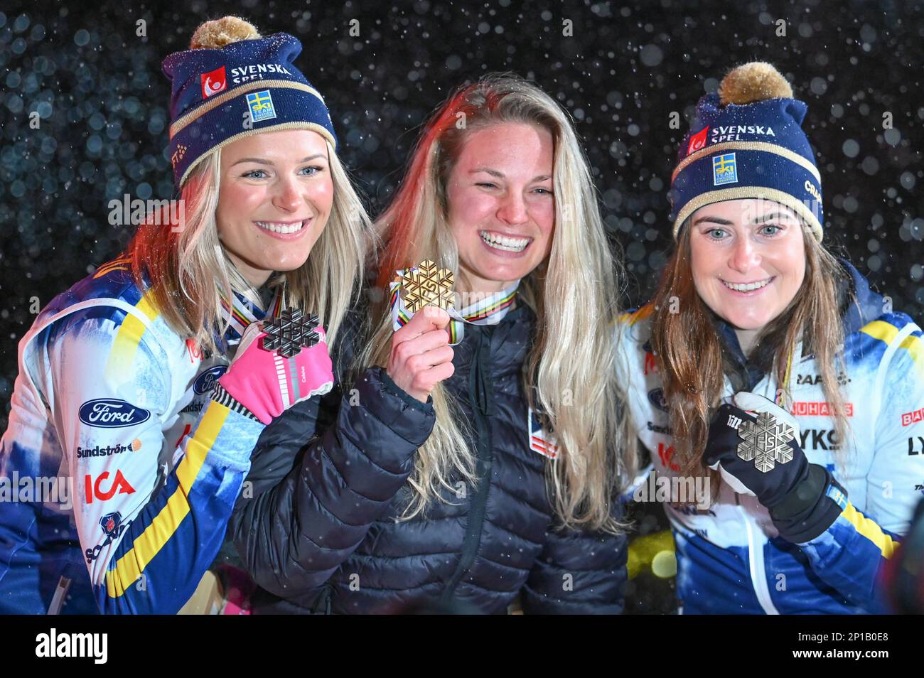 2023 FIS-Weltgewinner im 10-k xc Ski, von links, Frida Karlsson, Schweden, Silber; Jessie Diggins, USA, Gold; Ebba Andersson, Schweden, Bronze. Stockfoto