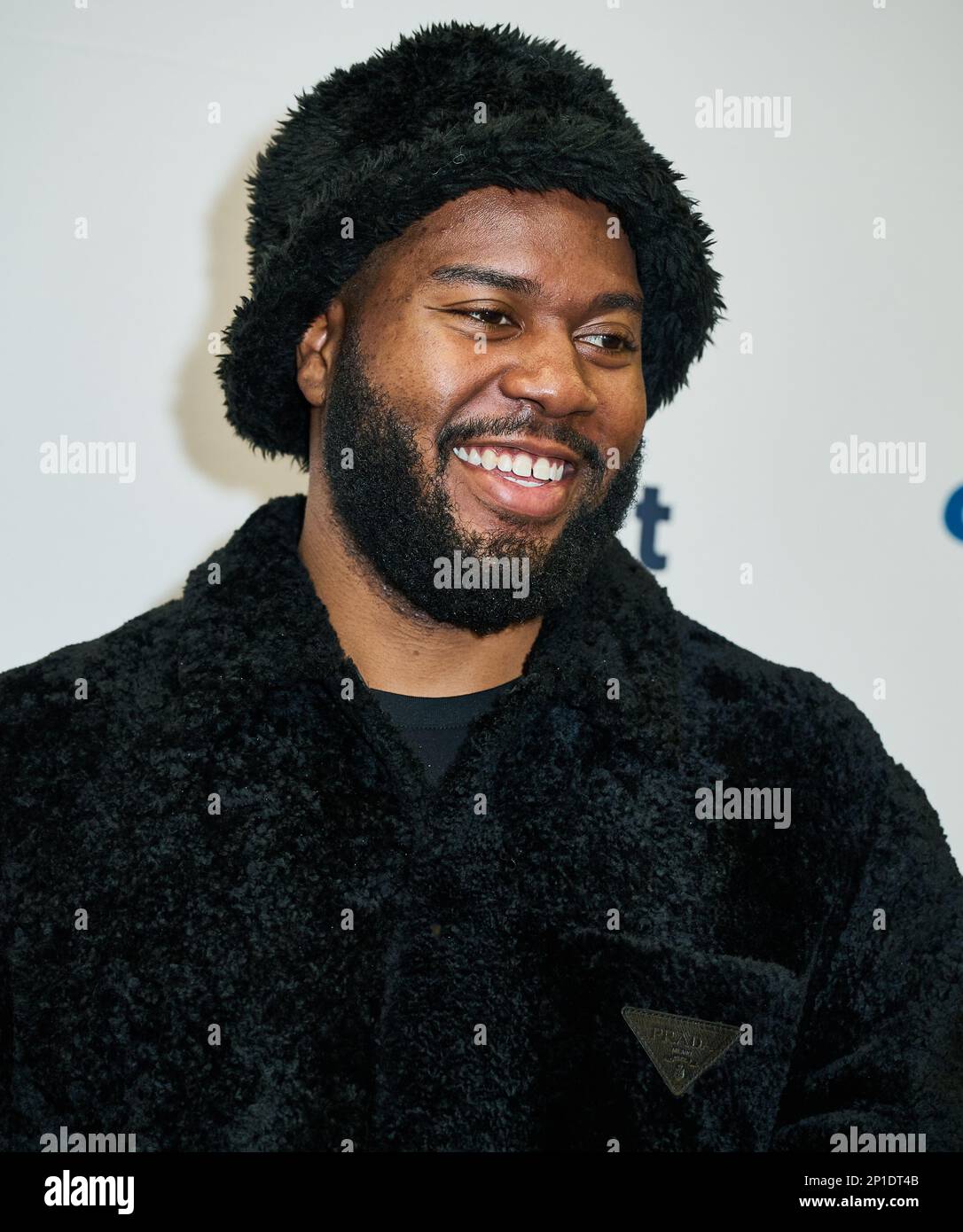 PHILADELPHIA, Pennsylvania, USA - 12. DEZEMBER 2022: Khalid posiert auf dem iHeartRadio Jingle Ball im Q102 im Wells Fargo Center. Stockfoto