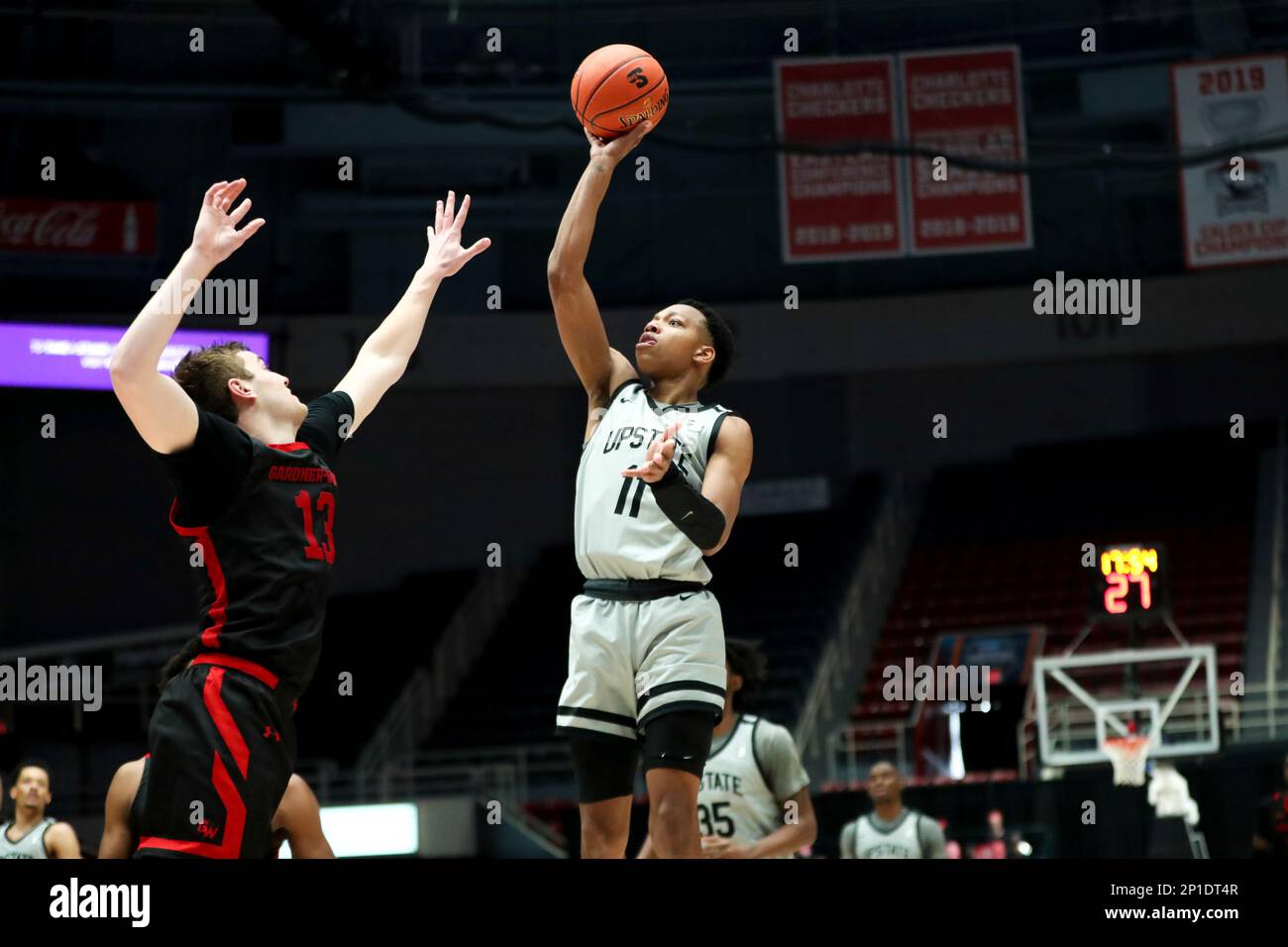CHARLOTTE, NC - MARCH 03: Jordan Gainey (11) of the USC Upstate Spartans shoots the ball over Lucas Stieber (13) of the Gardner Webb Runnin Bulldogs during the Big South Tournament on March 3, 2023 at Bojangles Coliseum in Charlotte, NC. (Photo by David Jensen/Icon Sportswire) (Icon Sportswire via AP Images) Stockfoto