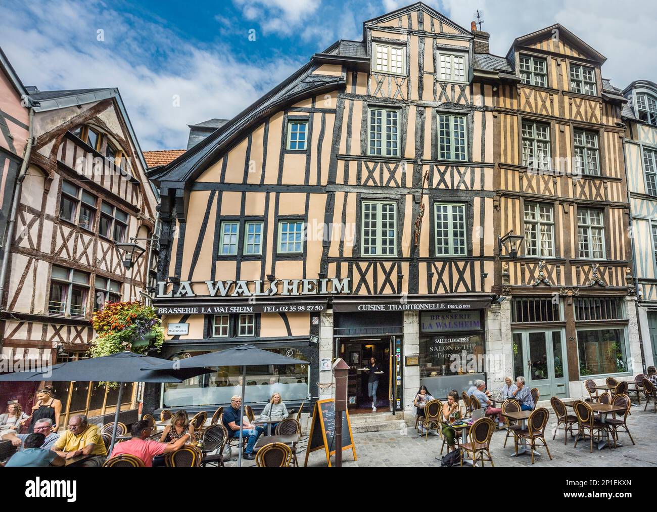 Traditionelles Restaurant in der Rue Martainville in der mittelalterlichen Altstadt von Rouen, Normandie, Frankreich Stockfoto