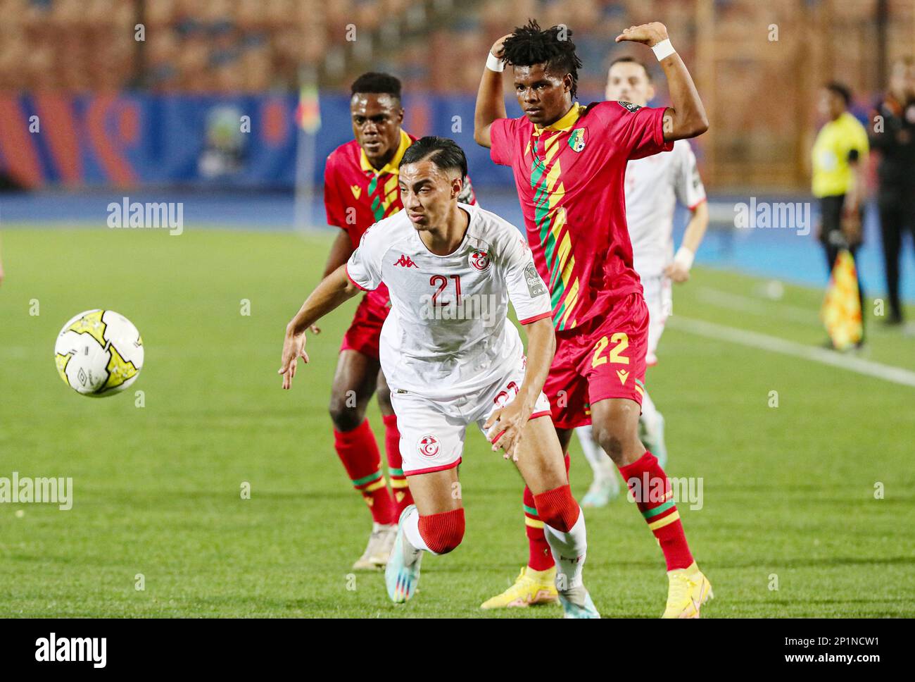 Kairo, Ägypten. 3. März 2023. Jibril Othman (Front) aus Tunesien tritt während des Viertelfinalspiels zwischen Kongo und Tunesien beim 2023 CAF (Confederation of African Football) U-20 Africa Cup of Nations in Kairo, Ägypten, am 3. März 2023 an. Kredit: Ahmed Gomaa/Xinhua/Alamy Live News Stockfoto