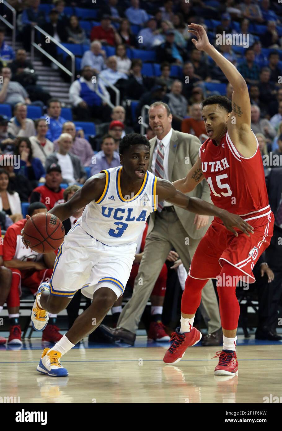 February 18, 2016: UCLA Bruins Aaron Holiday ( 3 ) dribbles past Utah Utes Lorenzo Bonam ( 15 ) during the game at Pauley Pavilion in Los Angeles, CA. (Photo by Adam Davis/Icon Sportswire)February 18, 2016: UCLA Bruins Bryce Alford ( 20 ) makes a pass during the game against the Utah Utes at Pauley Pavilion in Los Angeles, CA. (Photo by Adam Davis/Icon Sportswire) (Icon Sportswire via AP Images) Stockfoto