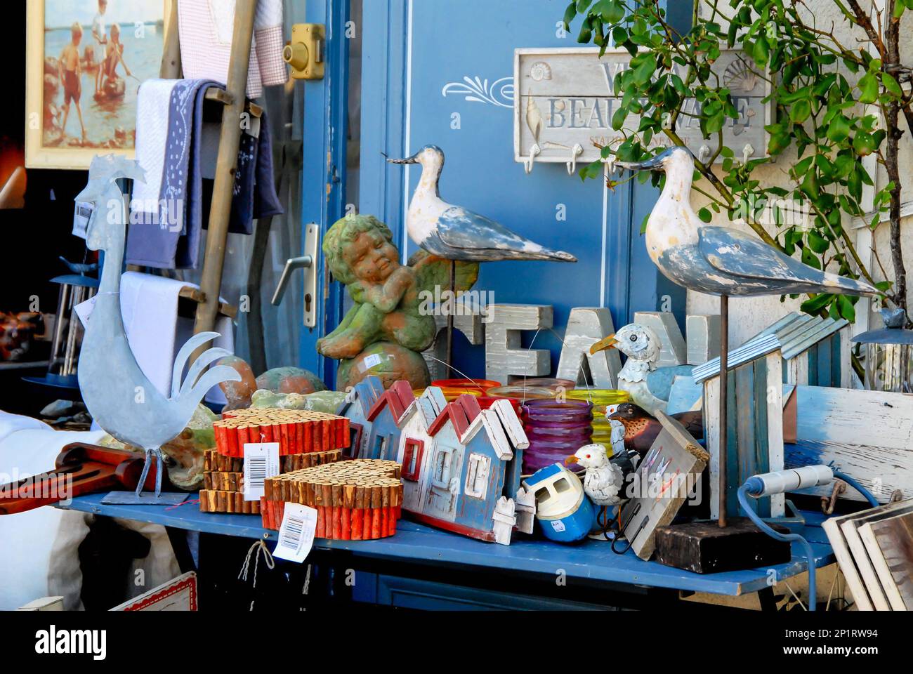 FRANKREICH. CHARENTE MARITIME (17) INSEL RE. SAINT-MARTIN. DEKORATIONSLADEN Stockfoto