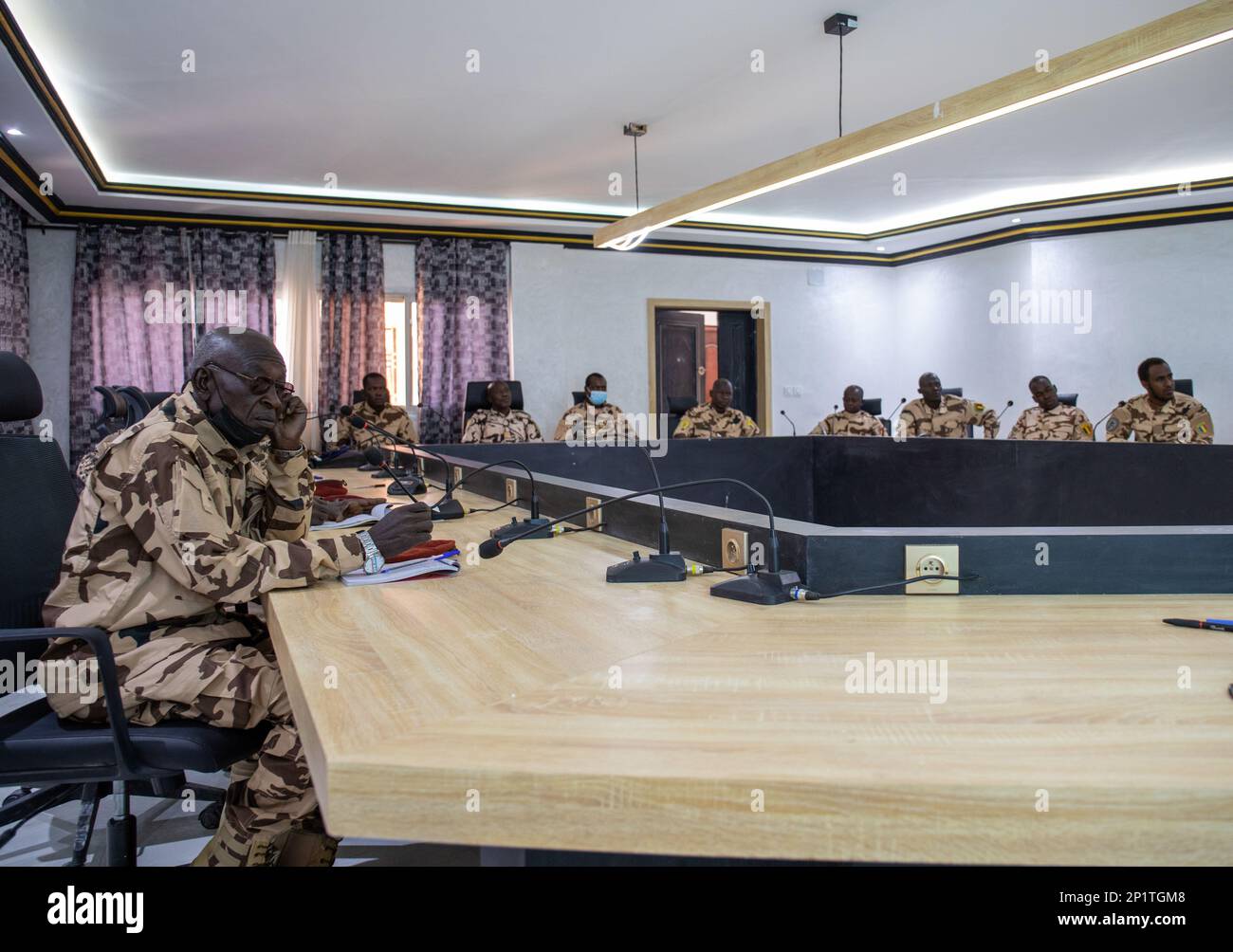 USA Militärkommunikatoren diskutierten mit tschadischen Militärmitgliedern in N'Djamena (Tschad) vom 23. Bis 27. Januar 2023 strategische Geschichten. Offiziere, Feldwebel und Zivilisten aus den USA und den tschadischen Streitkräften nahmen am Austausch zwischen Militär und Militär Teil. Die Veranstaltung war Teil der USA Fortlaufendes Programm des afrikanischen Kommandos zur Einarbeitung von Militär und Militär (M2M). M2Ms werden mehrmals im Jahr durchgeführt und sollen Länder zusammenbringen, um bewährte Verfahren in einem bestimmten Fachgebiet auszutauschen. Ziel des Programms ist es, die Interoperabilität zu verbessern und die Partnerschaft zu stärken Stockfoto