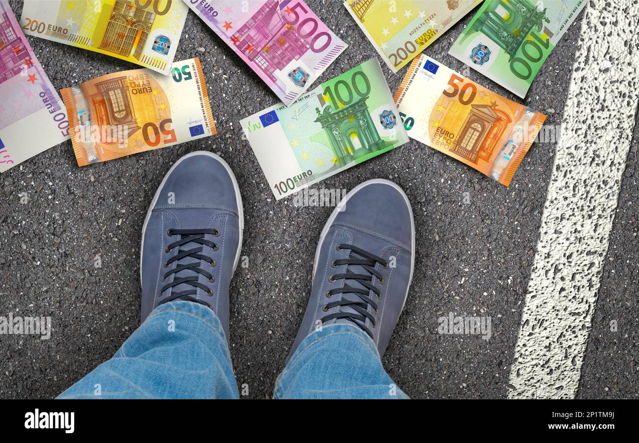 Euro-Rechnungen liegen auf der Straße Stockfoto