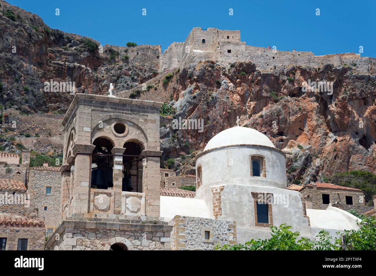 Glockenturm der byzantinisch-griechisch-orthodoxen Kirche von Christos Elkomenos, Christus, Dom von Panagia Myrtidiotissa, Unterstadt, Altstadt, Monemvasia Stockfoto