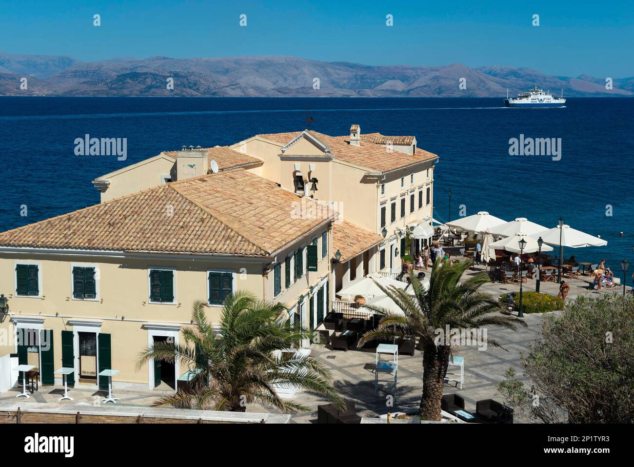 Café und Restaurant en PLO, Korfu, Griechenland, Kerkyra Stockfoto