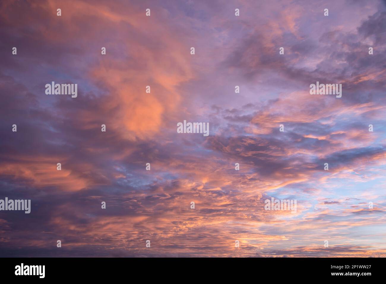 Atemberaubender farbenfroher Sonnenuntergang als Hintergrund oder Element in Verbundwerkstoffen Stockfoto