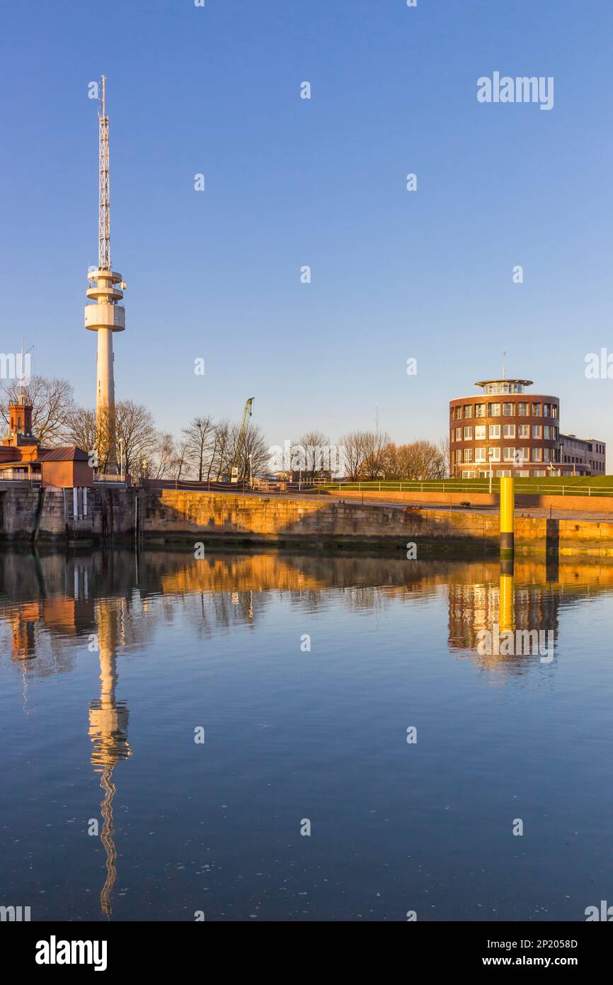 Turm und Gebäude der Olden-Burger-Universität in Wilhelmshaven Stockfoto