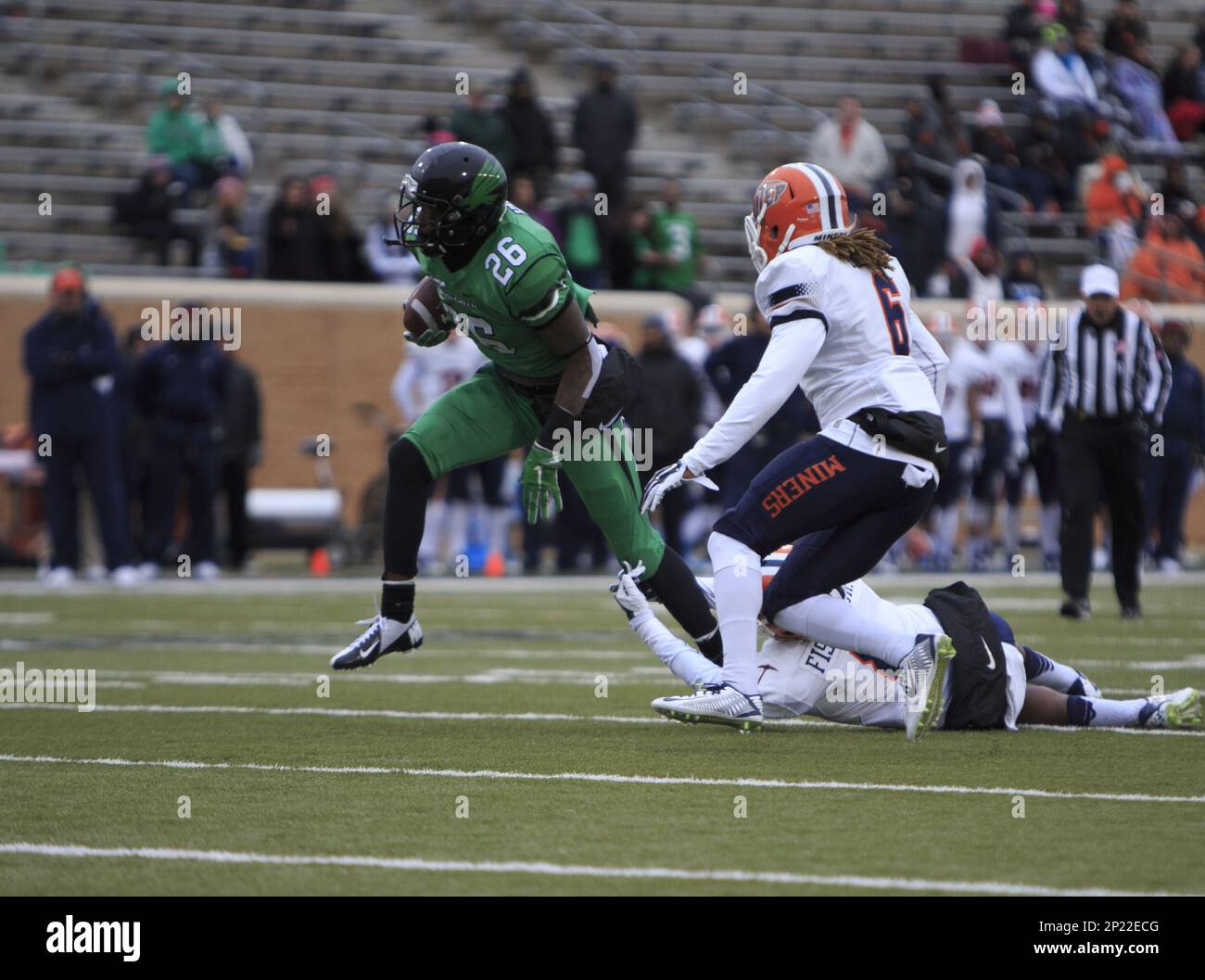 Nov. 28, 2015 - Denton, Texas, USA - November 28, 2015:  during the NCAA football game between UTEP vs UNT at Apogee Stadium in Denton, Texas. (Cal Sport Media via AP Images) Stockfoto